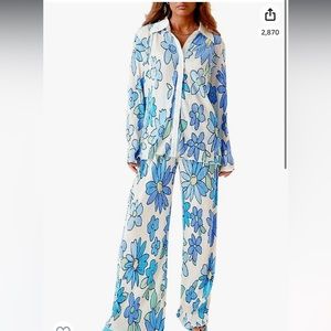 Blue and white floral set